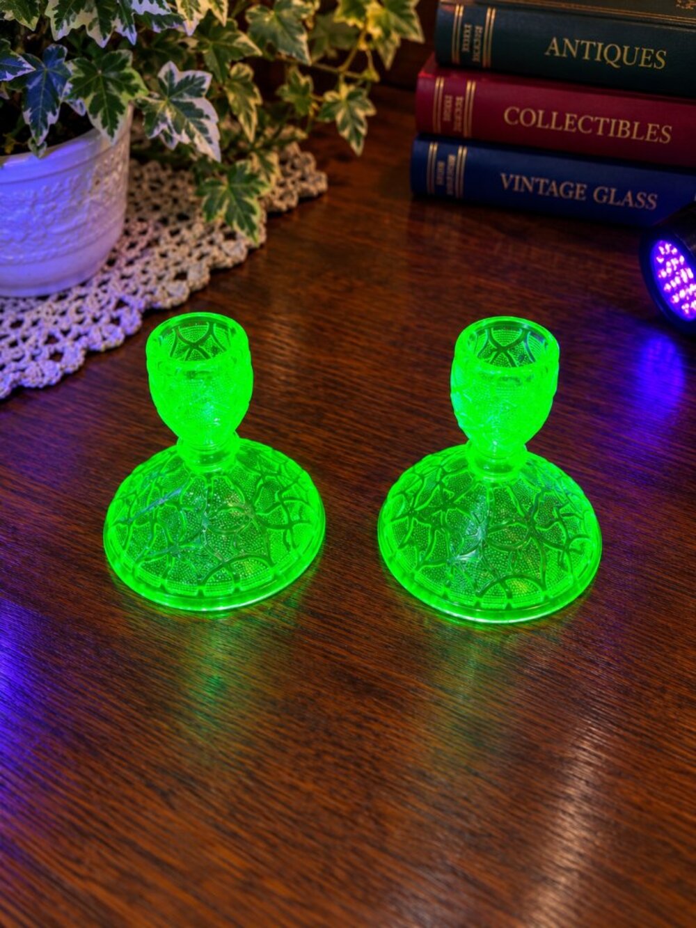 Pristine Pair Vintage 1920s Imperial Glass Vaseline Uranium Candleholders - Picture 6 of 8
